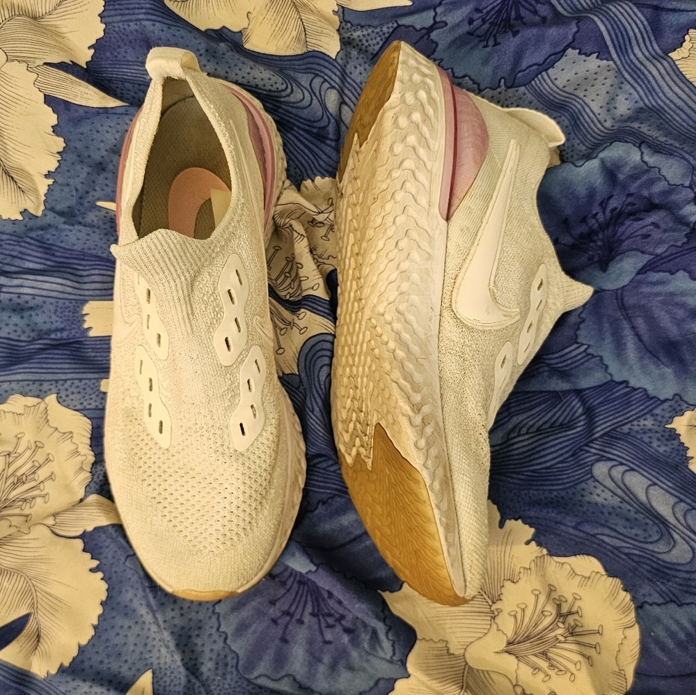 EUC | Nike Odyssey React Flyknit